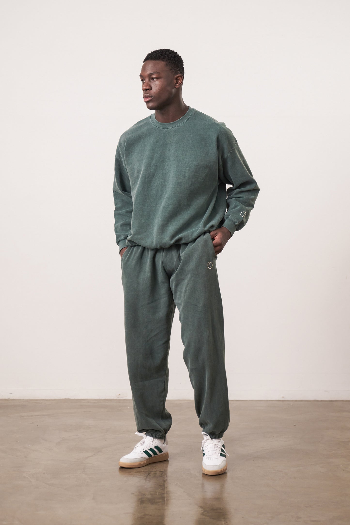 Essentials Vintage Washed Sweater - Forest