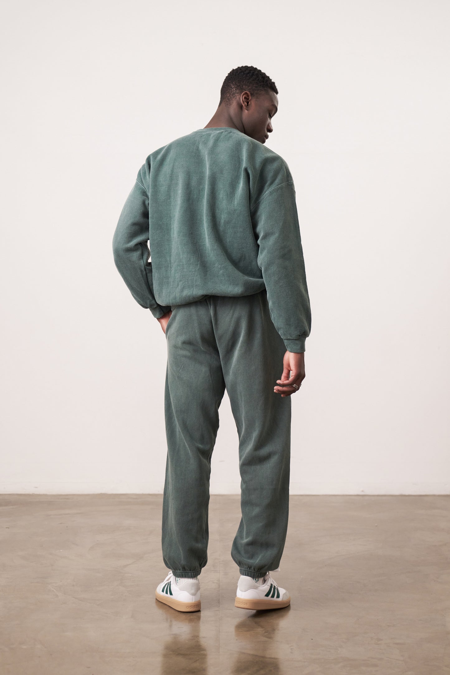 Essentials Vintage Washed Sweater - Forest