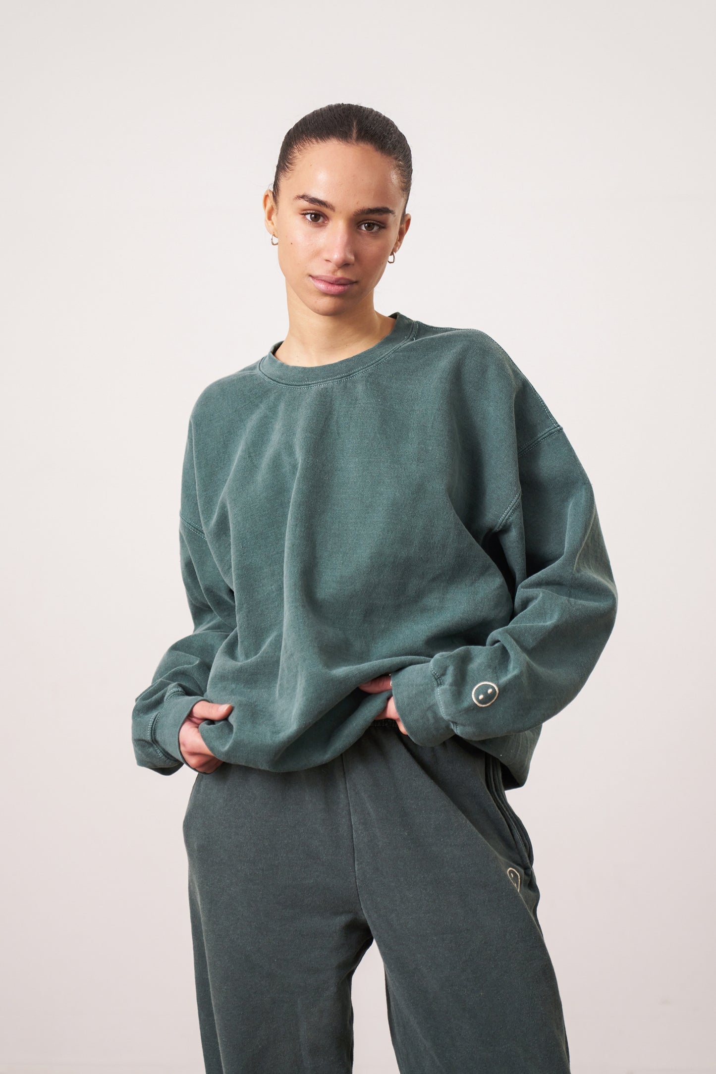 Essentials Vintage Washed Sweater - Forest