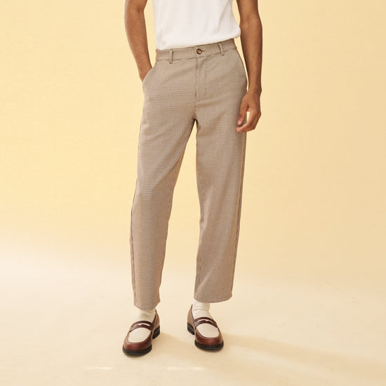 Load image into Gallery viewer, bound Dogtooth Woven Cropped Trousers - Latte
