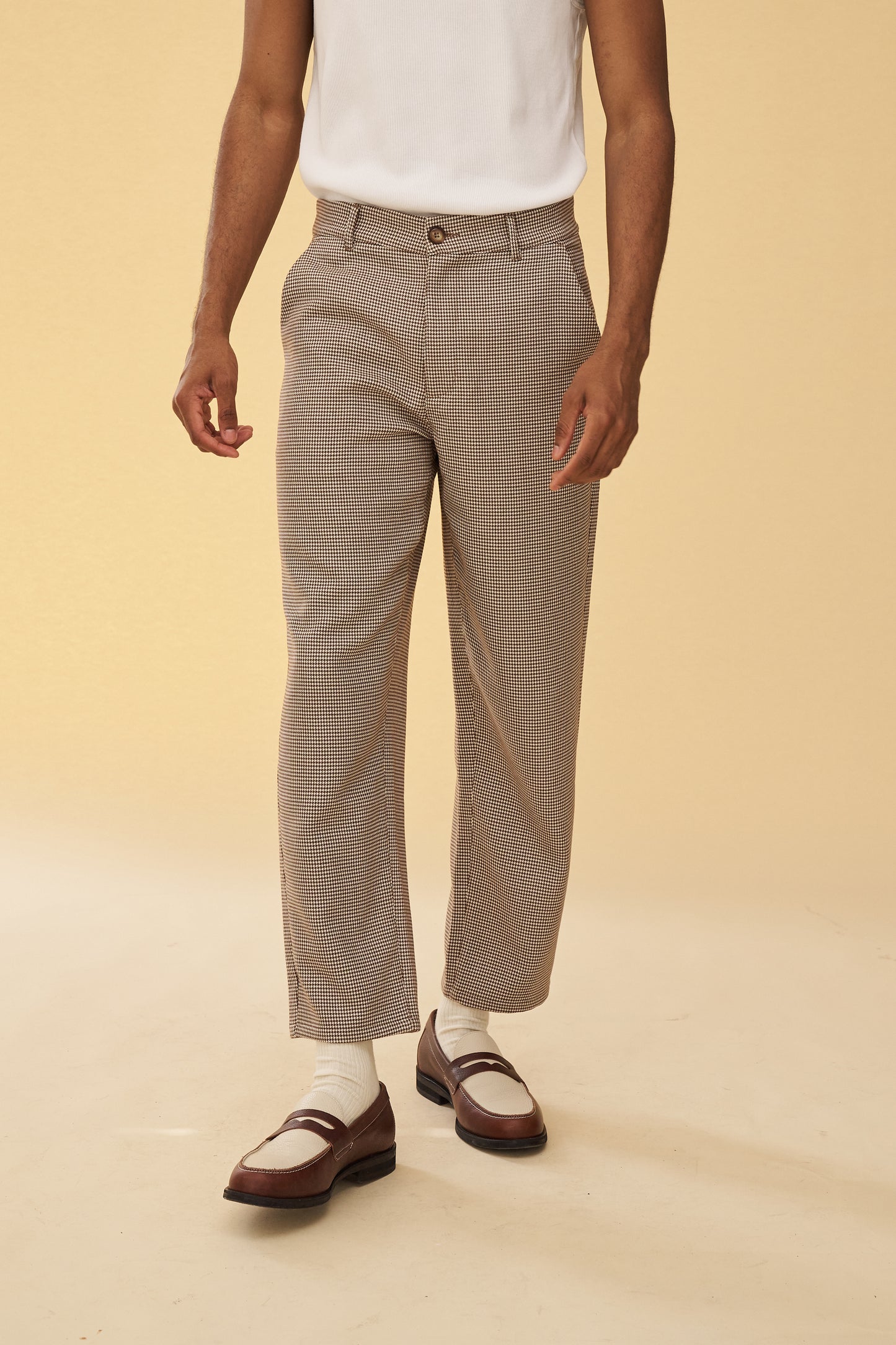 Load image into Gallery viewer, bound Dogtooth Woven Cropped Trousers - Latte
