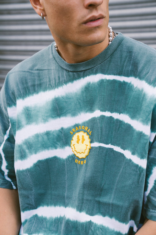 Seasonal Hero 'Trippy Smiler' Tie Dye Washed Tee - Green & White