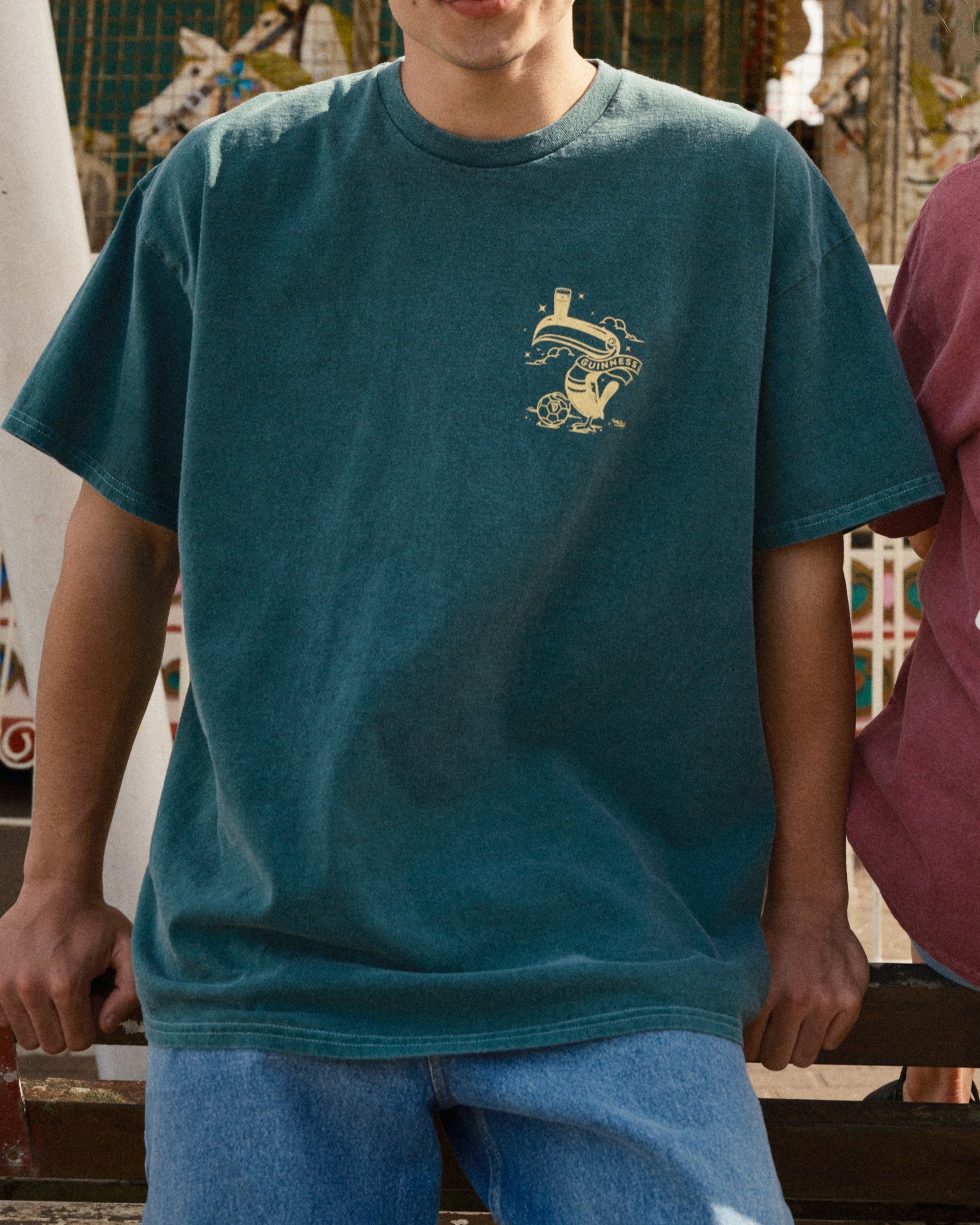 GUINNESSギネスビールダックジャケット刺繍ロゴグランジユニセックスカーキМ Guinness x UN:IK 'Football Toucan' Vintage Washed Tee - Green – UN