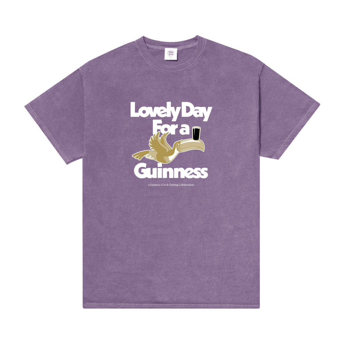 This Guinness T-Shirt in size large is a must-have This Guinness T-Shirt in size large is a must-have