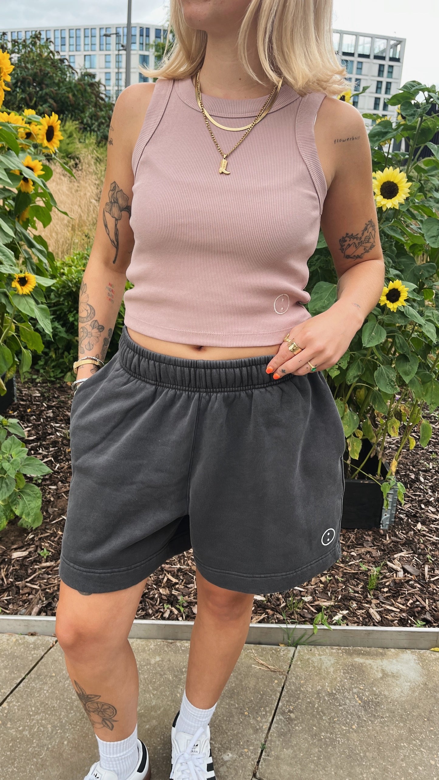 Essentials WMNS Embroidered Crop Rib Tank - Hazy Pink