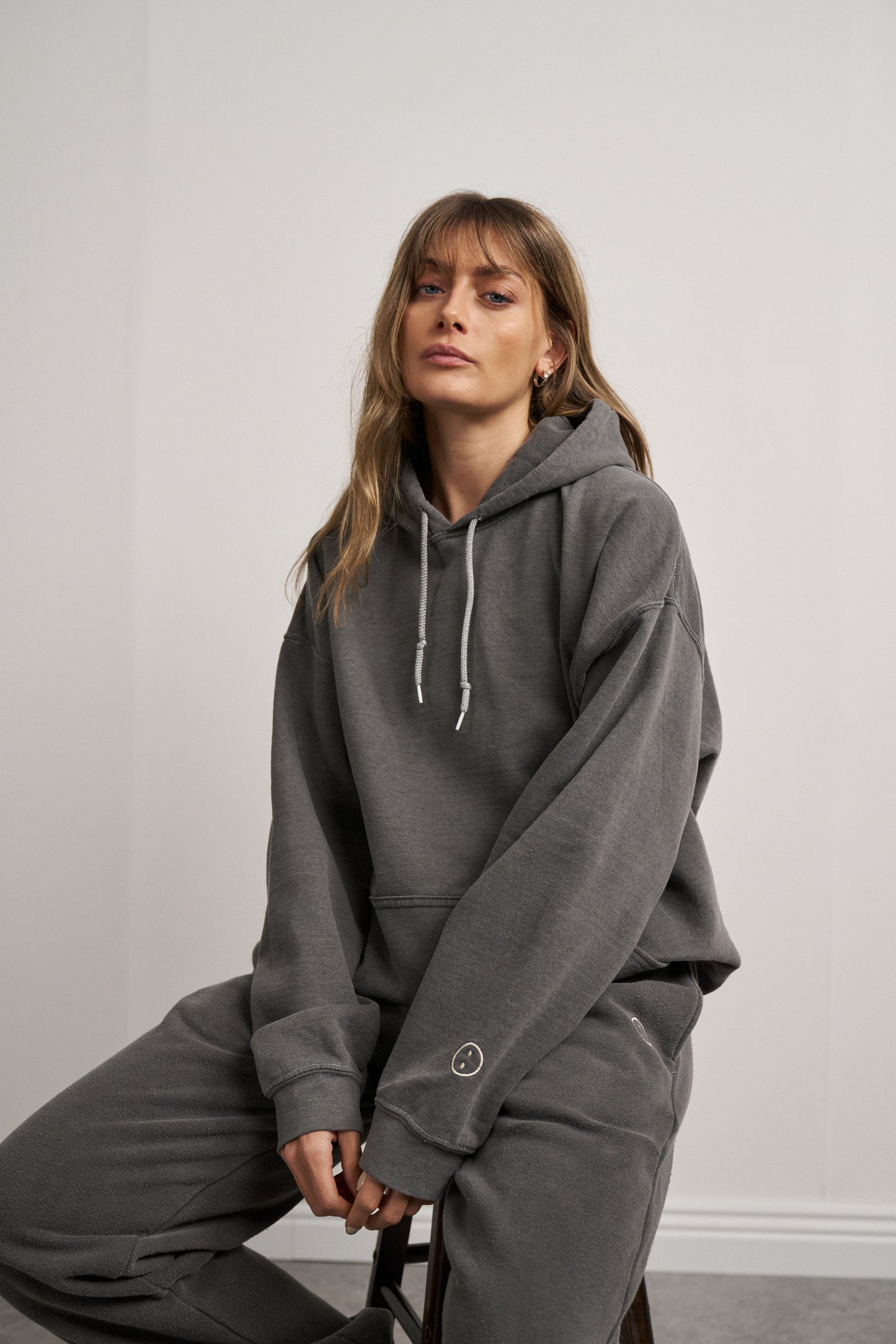 Load image into Gallery viewer, Essentials Vintage Washed Hoodie - Charcoal
