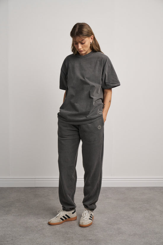 Load image into Gallery viewer, Essentials Vintage Washed Joggers - Charcoal
