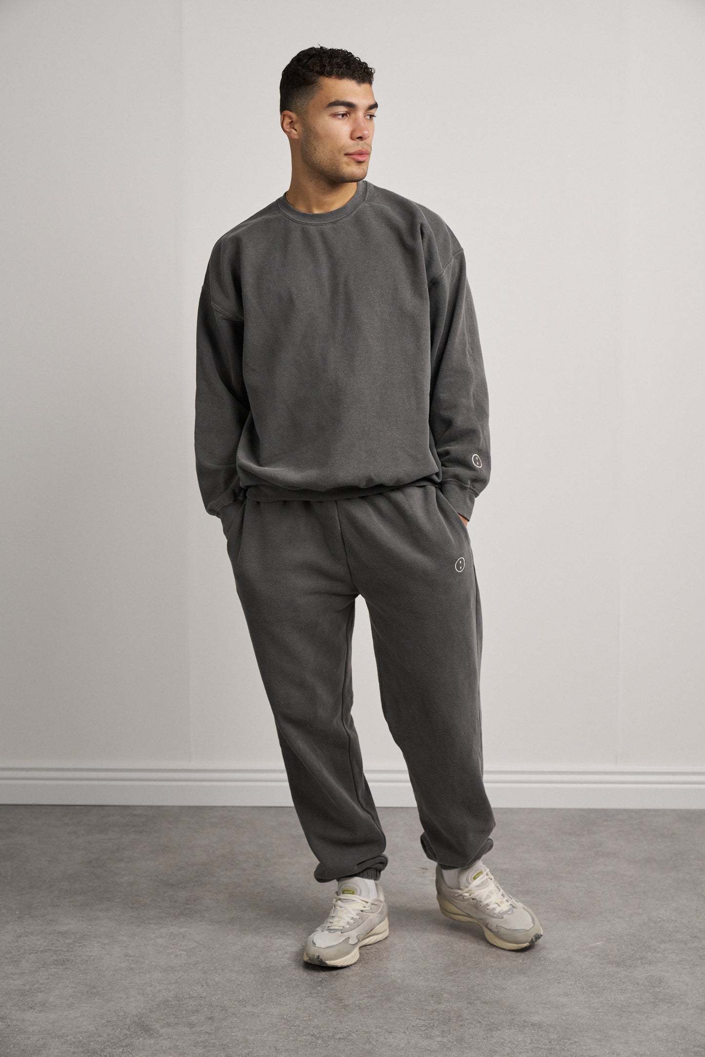 Load image into Gallery viewer, Essentials Vintage Washed Joggers - Charcoal
