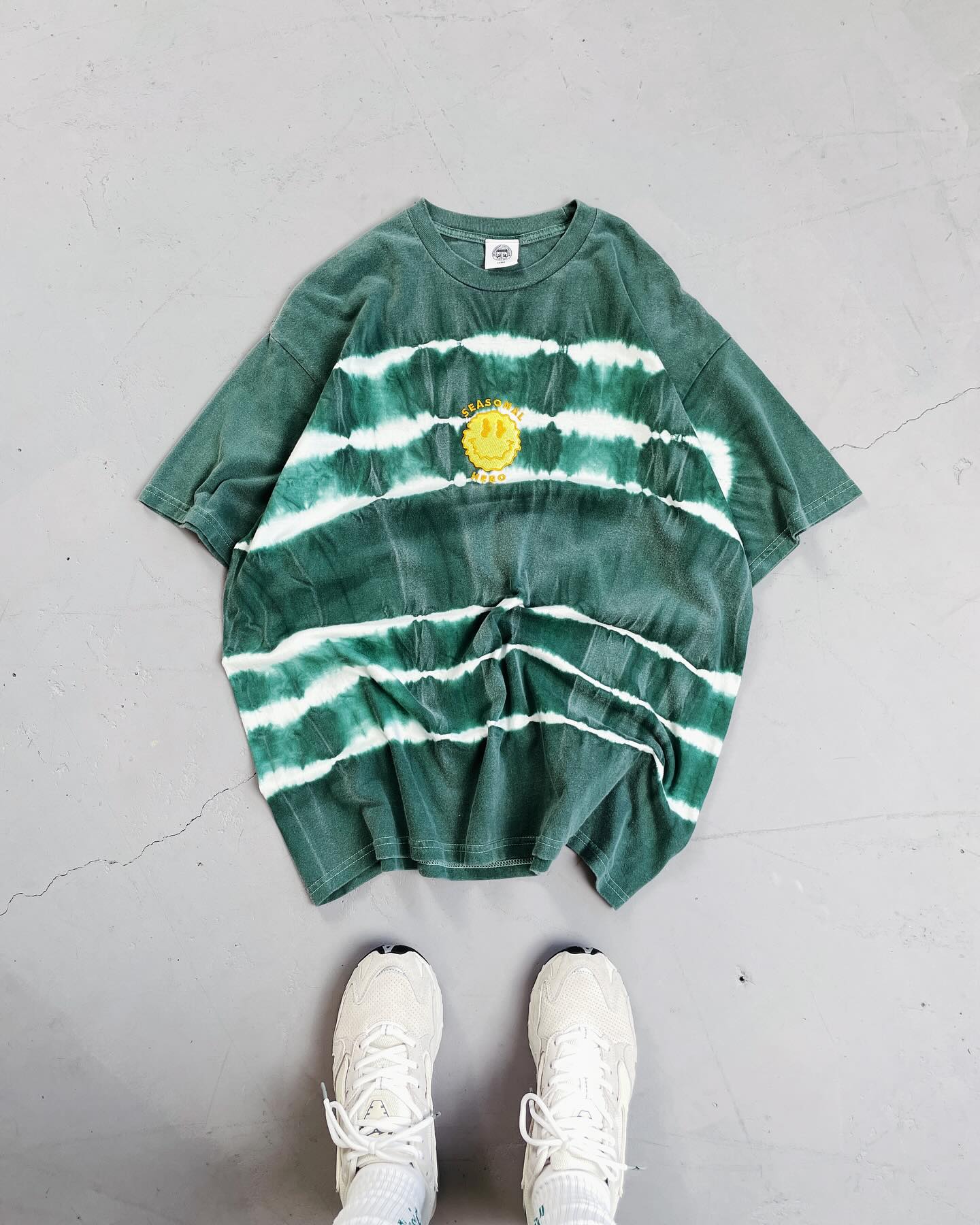 Seasonal Hero 'Trippy Smiler' Tie Dye Washed Tee - Green & White