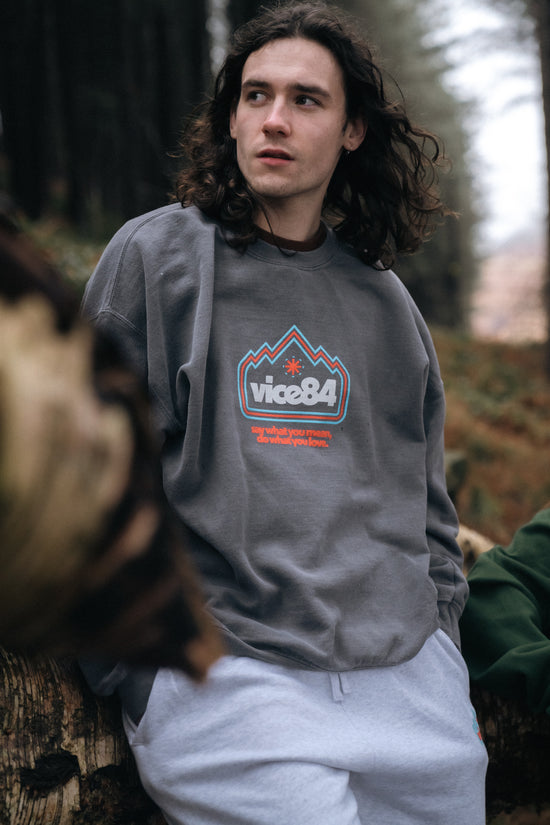 Load image into Gallery viewer, Vice 84 &amp;#39;Discovery&amp;#39; Vintage Washed Sweatshirt - Charcoal
